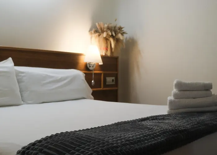 Artea בית הארחה 2*